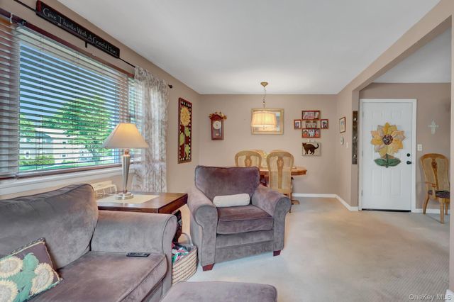 21 Toehee Place 2B, Islip, NY 11751