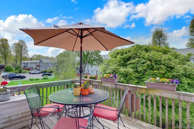 21 Toehee Place 2B, Islip, NY 11751