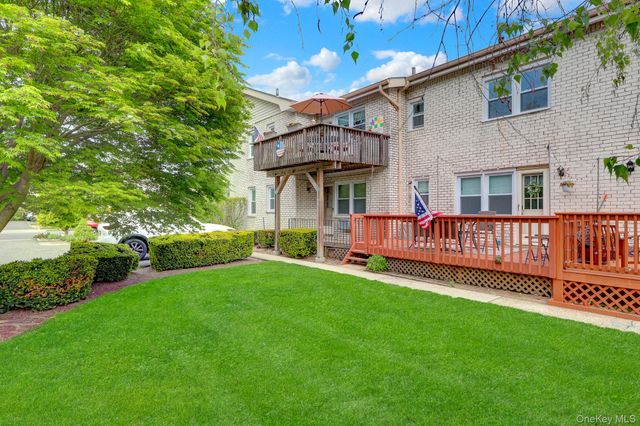 21 Toehee Place 2B, Islip, NY 11751