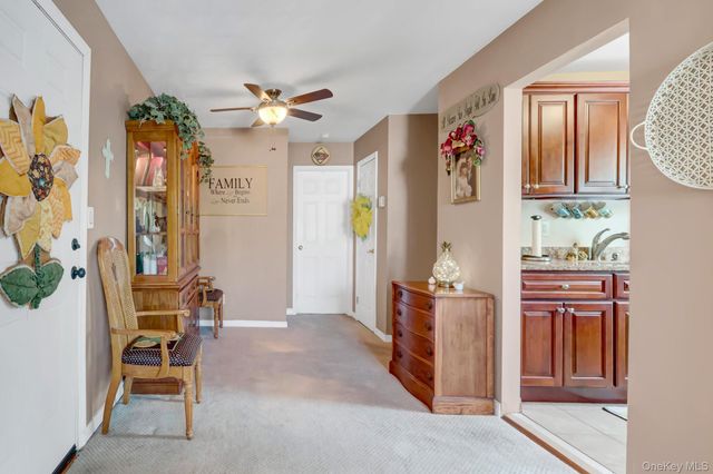 21 Toehee Place 2B, Islip, NY 11751