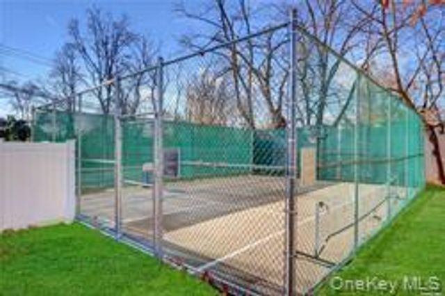 21 Toehee Place 2B, Islip, NY 11751