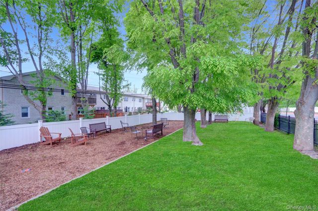 21 Toehee Place 2B, Islip, NY 11751