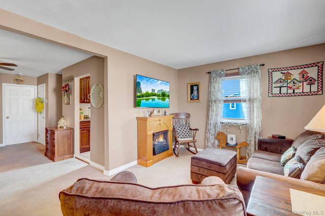 21 Toehee Place 2B, Islip, NY 11751