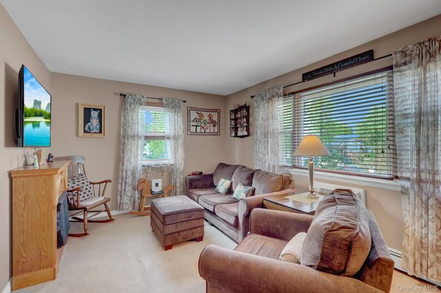 21 Toehee Place 2B, Islip, NY 11751
