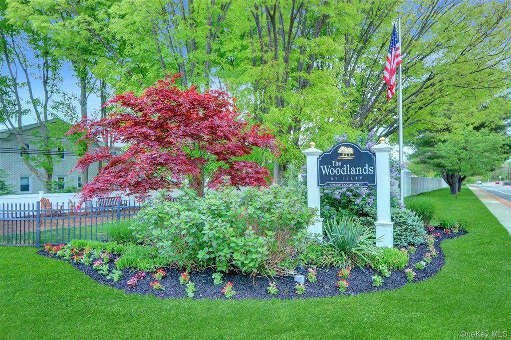 21 Toehee Place 2B, Islip, NY 11751