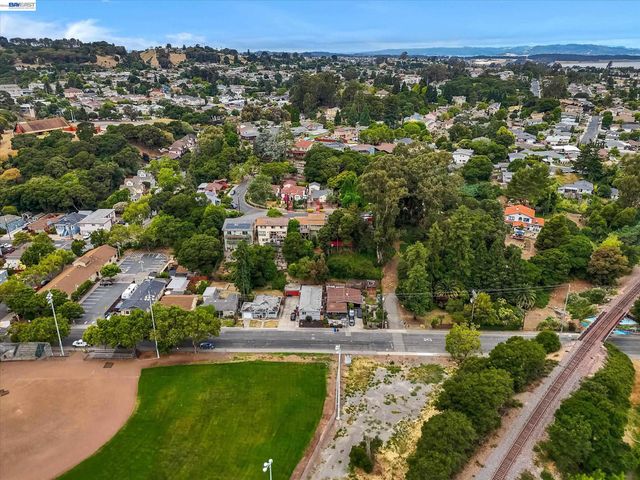 512 Tennent Ave, Pinole, CA 94564