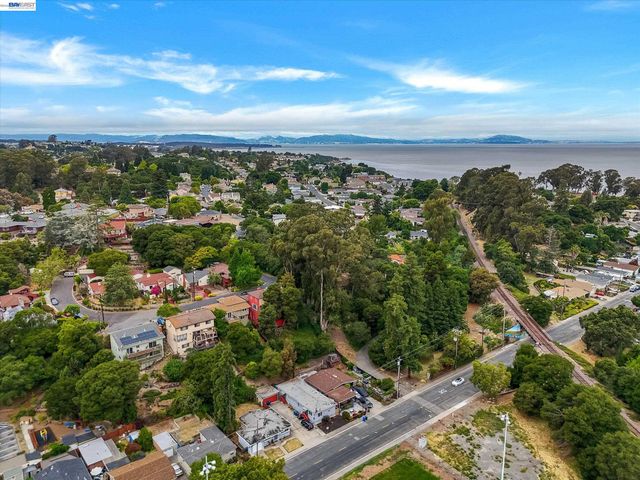 512 Tennent Ave, Pinole, CA 94564