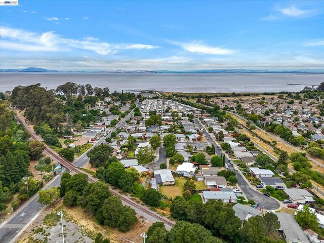 512 Tennent Ave, Pinole, CA 94564