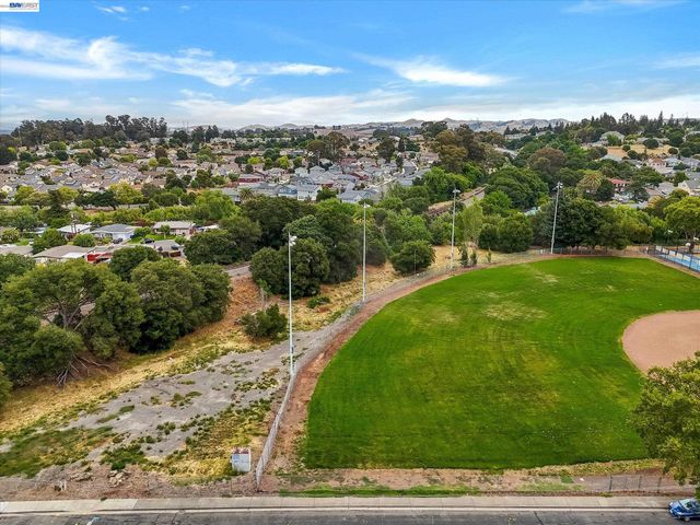 512 Tennent Ave, Pinole, CA 94564