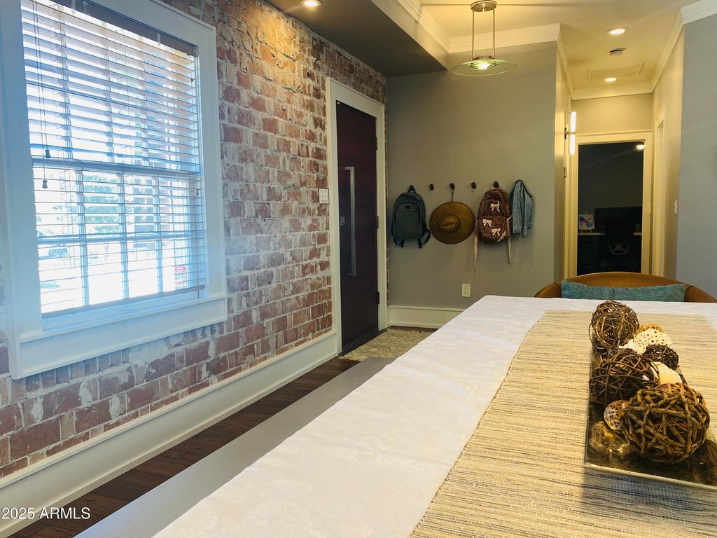 Image 11 of property listing at 71 W CYPRESS Street, Phoenix, AZ 85003