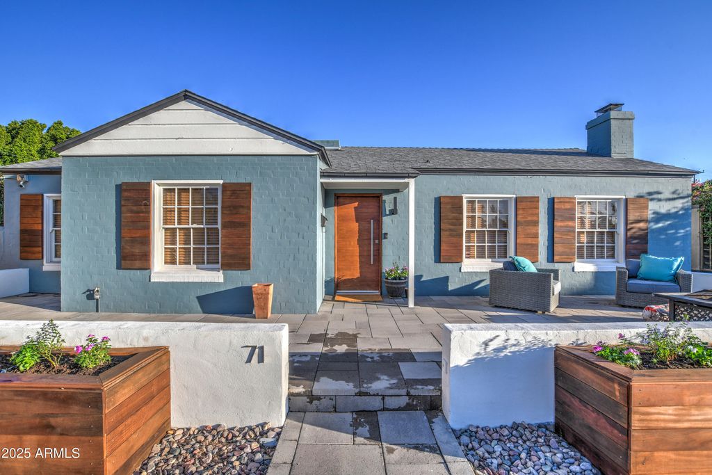 Image 2 of property listing at 71 W CYPRESS Street, Phoenix, AZ 85003