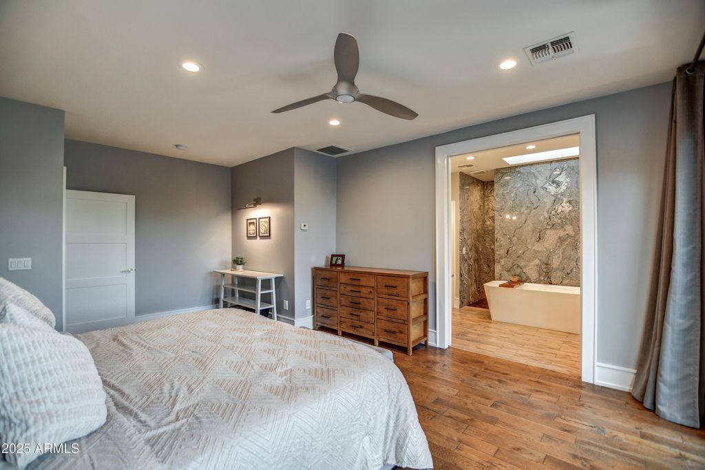 Image 26 of property listing at 71 W CYPRESS Street, Phoenix, AZ 85003