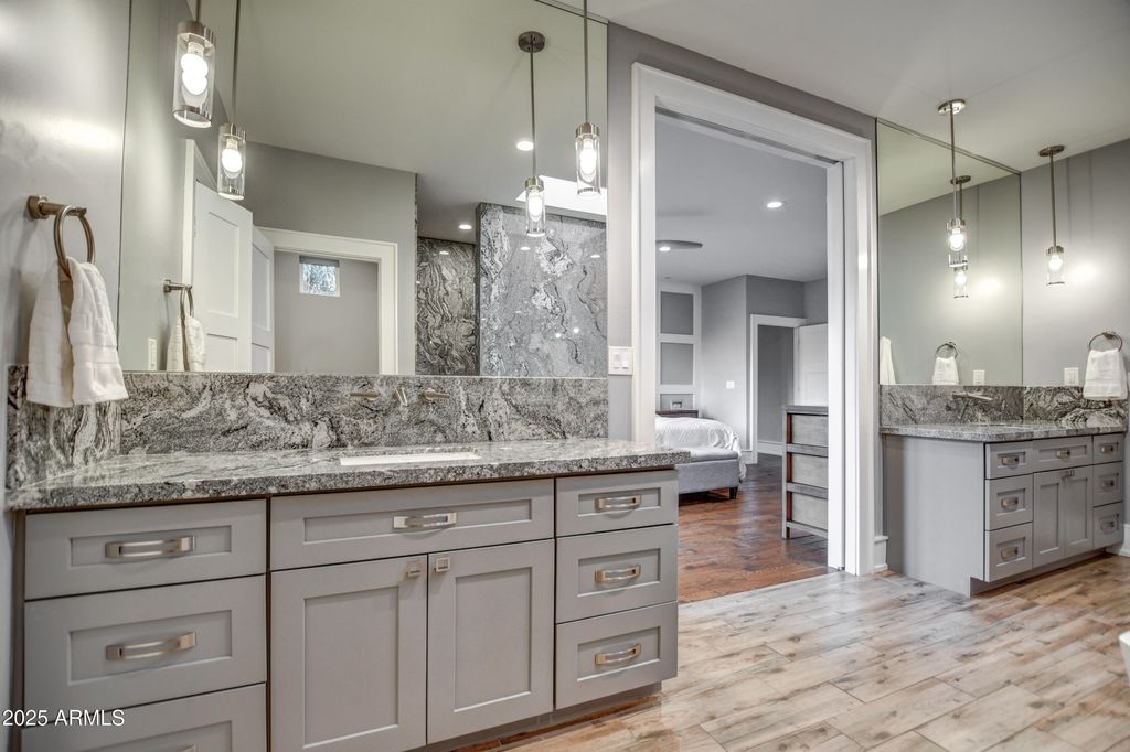 Image 30 of property listing at 71 W CYPRESS Street, Phoenix, AZ 85003