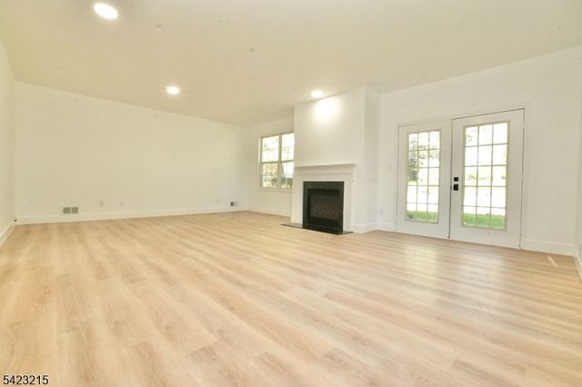 330 Winthrop Dr 303, Nutley Twp., NJ 07110
