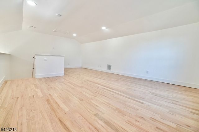 330 Winthrop Dr 303, Nutley Twp., NJ 07110