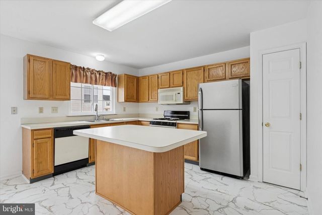 9 CREEK LN, Newark, DE 19702