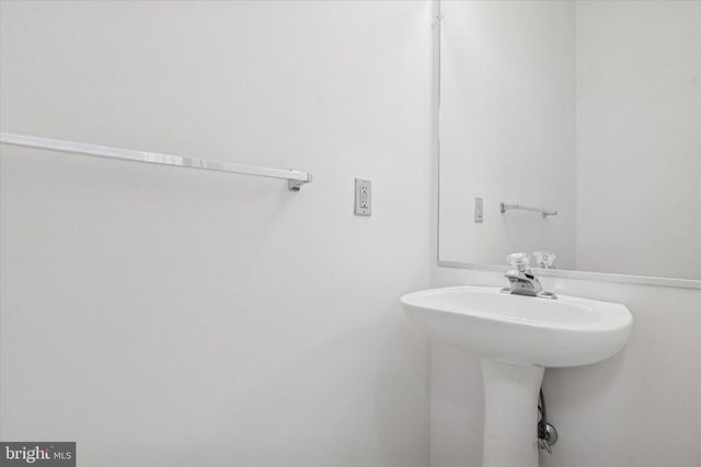 9 CREEK LN, Newark, DE 19702