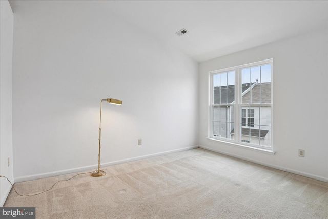 9 CREEK LN, Newark, DE 19702