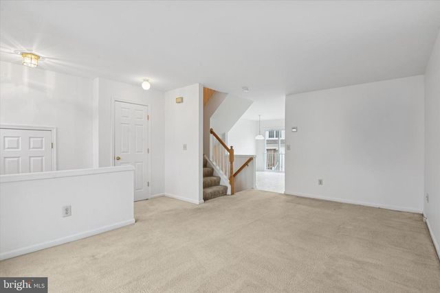 9 CREEK LN, Newark, DE 19702