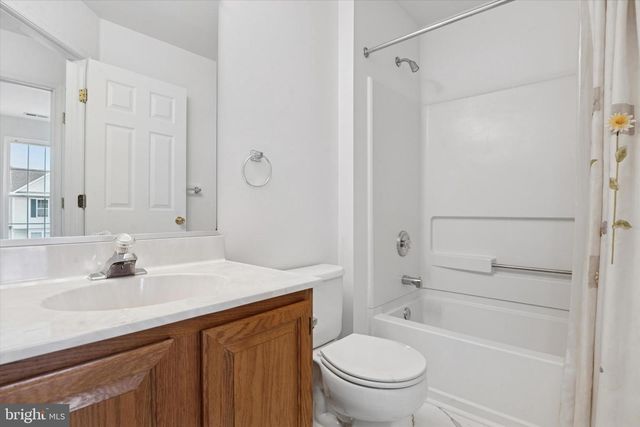 9 CREEK LN, Newark, DE 19702