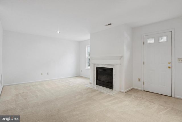 9 CREEK LN, Newark, DE 19702