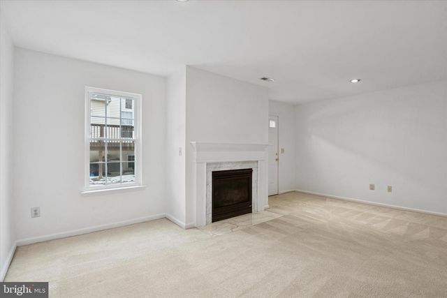 9 CREEK LN, Newark, DE 19702