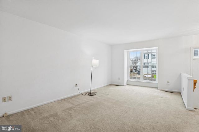 9 CREEK LN, Newark, DE 19702