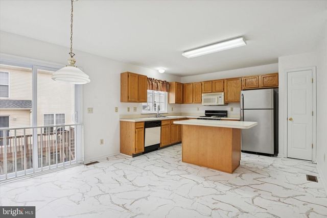 9 CREEK LN, Newark, DE 19702