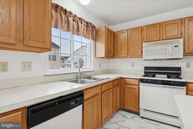 9 CREEK LN, Newark, DE 19702