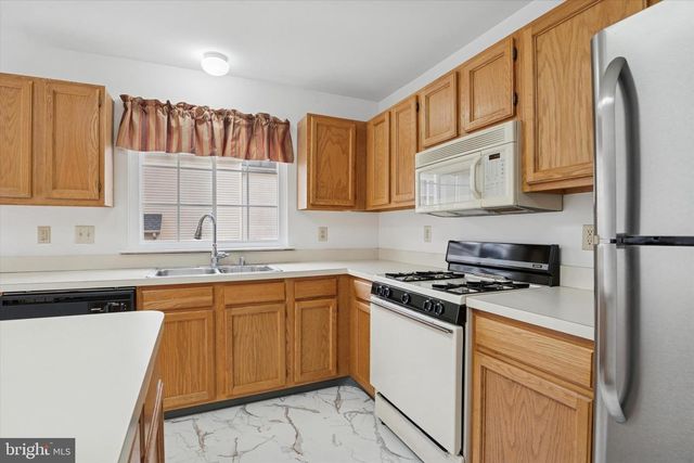 9 CREEK LN, Newark, DE 19702