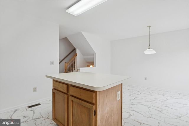 9 CREEK LN, Newark, DE 19702