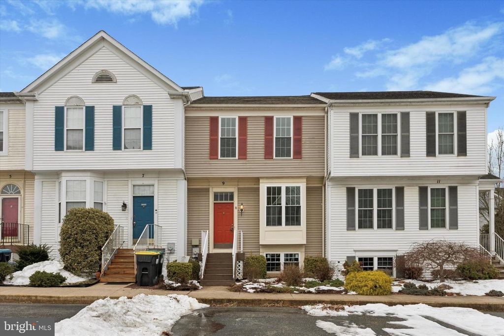 9 CREEK LN, Newark, DE 19702