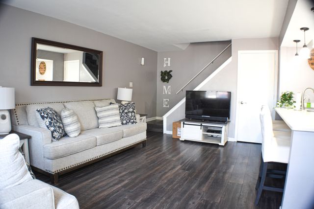 9072 Archer Avenue E, Willow Springs, IL 60480