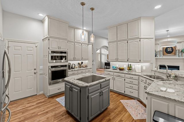 3725 E Cromwell Lane, Springfield, MO 65802