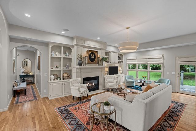 3725 E Cromwell Lane, Springfield, MO 65802