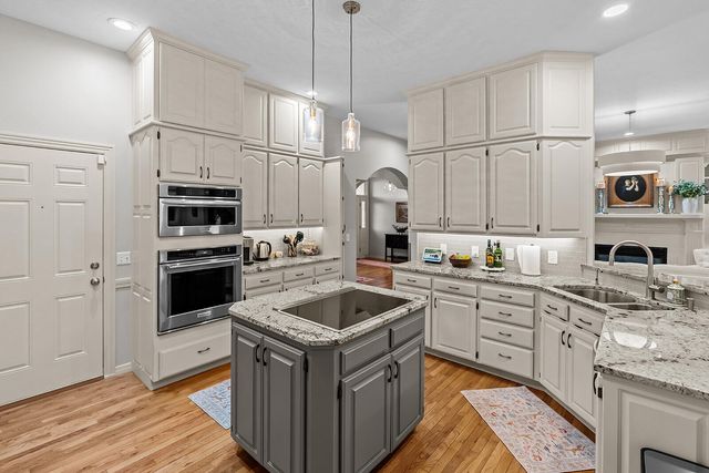 3725 E Cromwell Lane, Springfield, MO 65802