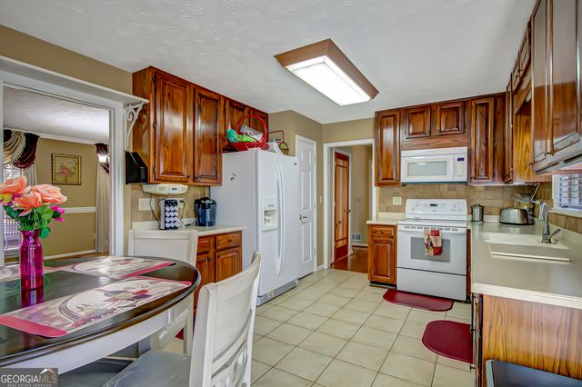 6450 Sara Glen Drive, Douglasville, GA 30135