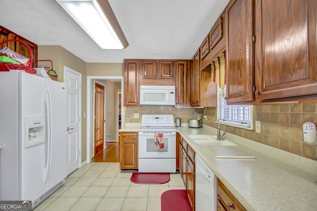 6450 Sara Glen Drive, Douglasville, GA 30135