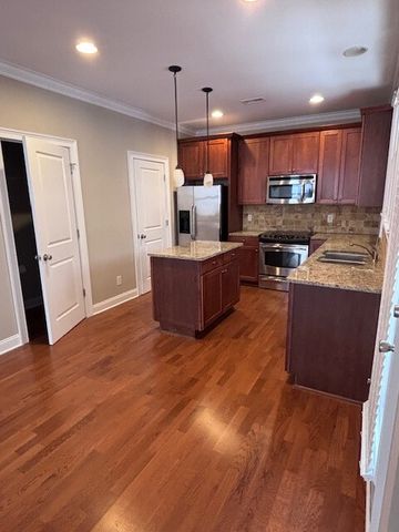 2112 Acklen Ave Apt 201, Nashville, TN 37212
