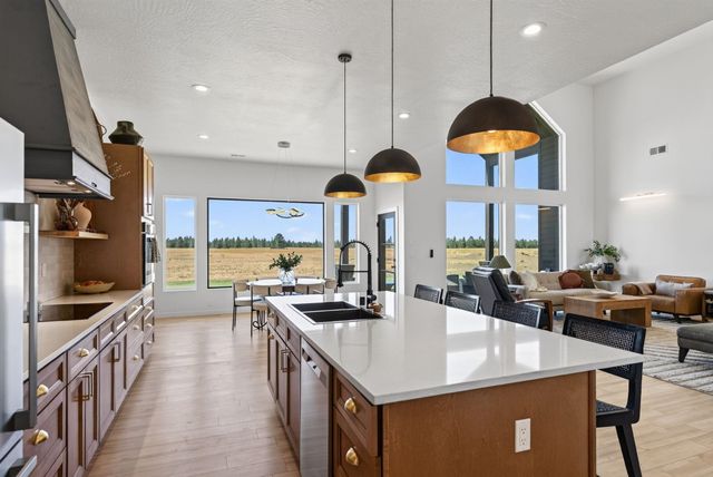 3772 S Brooks Rd, Medical Lake, WA 99022