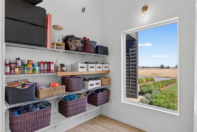 3772 S Brooks Rd, Medical Lake, WA 99022