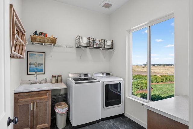 3772 S Brooks Rd, Medical Lake, WA 99022