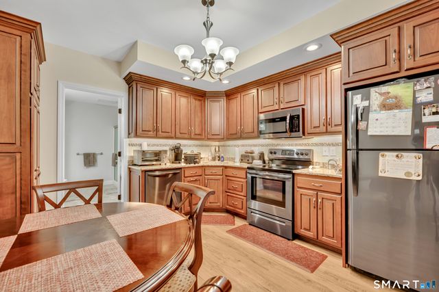 3 Bigwood Lane, Burlington, CT 06013