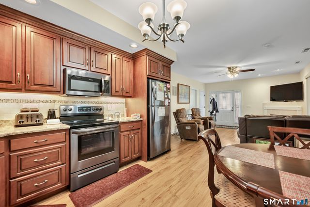 3 Bigwood Lane, Burlington, CT 06013