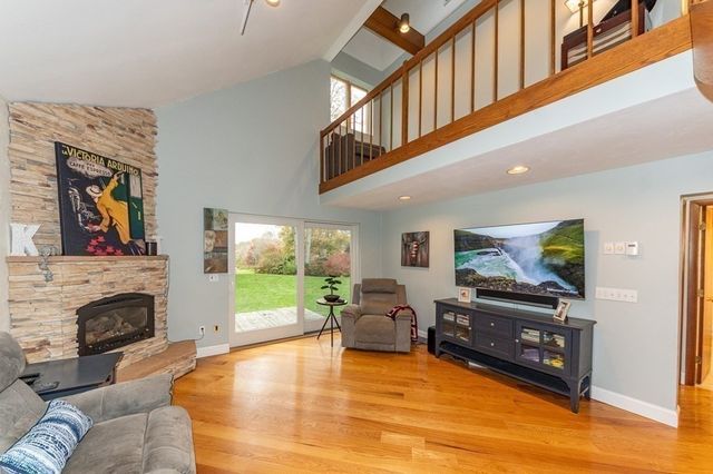 6 Leonard St, Lakeville, MA 02347