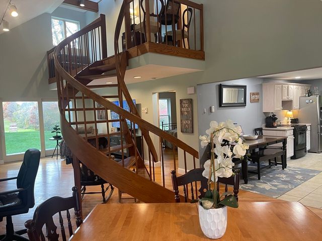 6 Leonard St, Lakeville, MA 02347