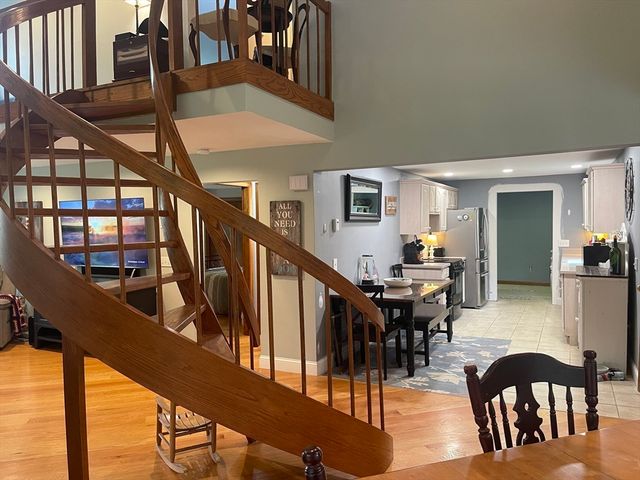 6 Leonard St, Lakeville, MA 02347