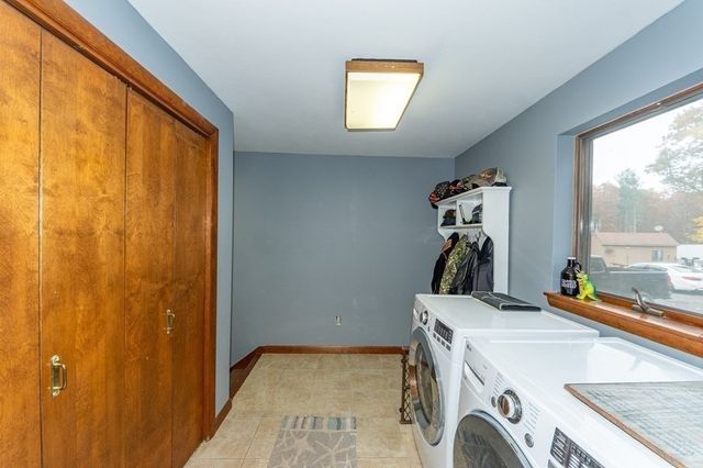 6 Leonard St, Lakeville, MA 02347