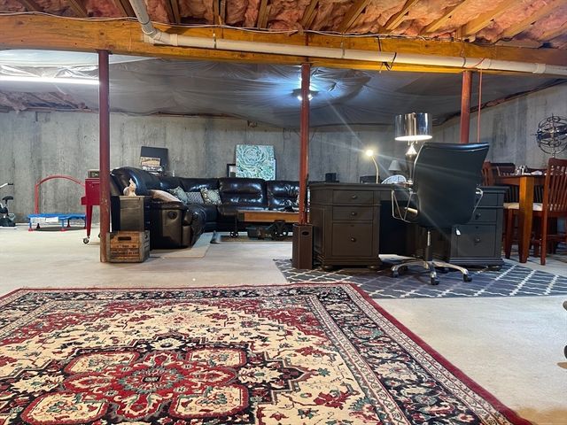 6 Leonard St, Lakeville, MA 02347