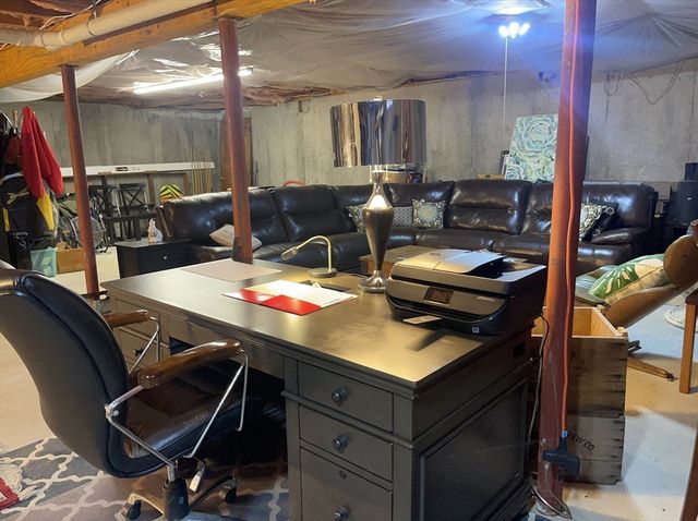 6 Leonard St, Lakeville, MA 02347